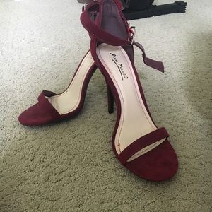 Anne michelle maroon heels